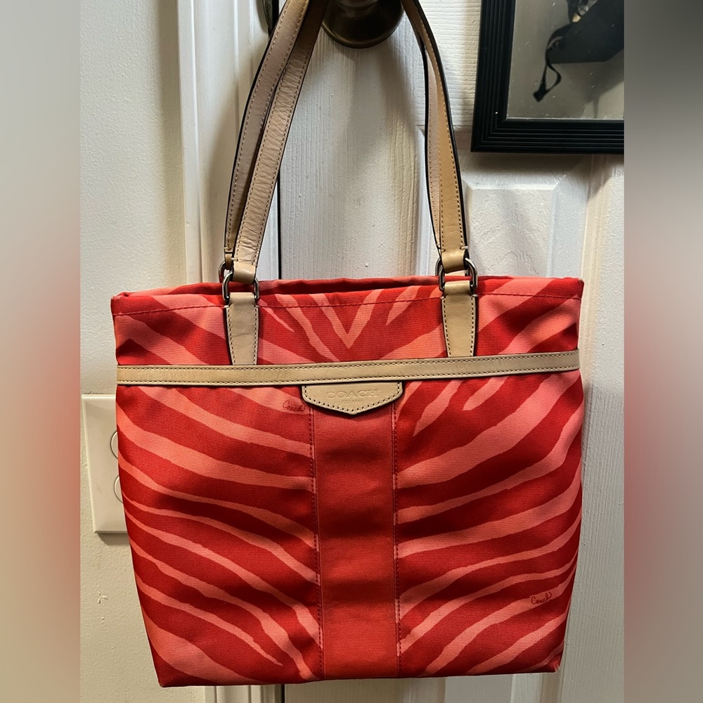 Great summer casual Coach tote